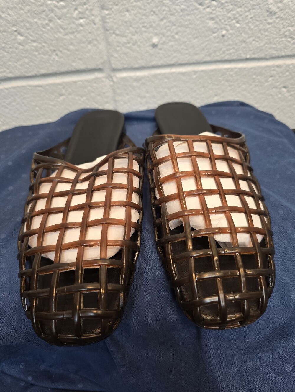 ApparelSUIARA Jelly Shoes for Women Mesh Black Jelly Flat Sandals Closed Toe Sl